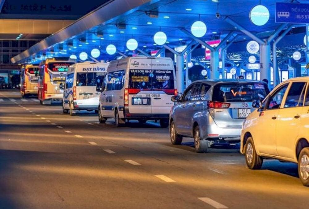 Hotels usually use 16-seat car for private pick-up services (Source: Internet)